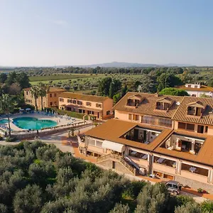 Agrihotel Elisabetta 3*, Collemezzano Italia